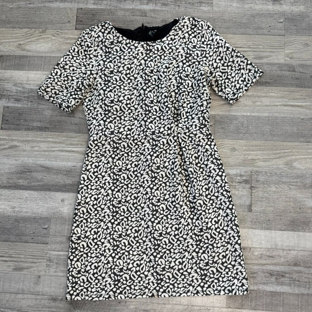 H&M Black White Animal Print Short Sleeve Dress Size 14 Knee Length M19